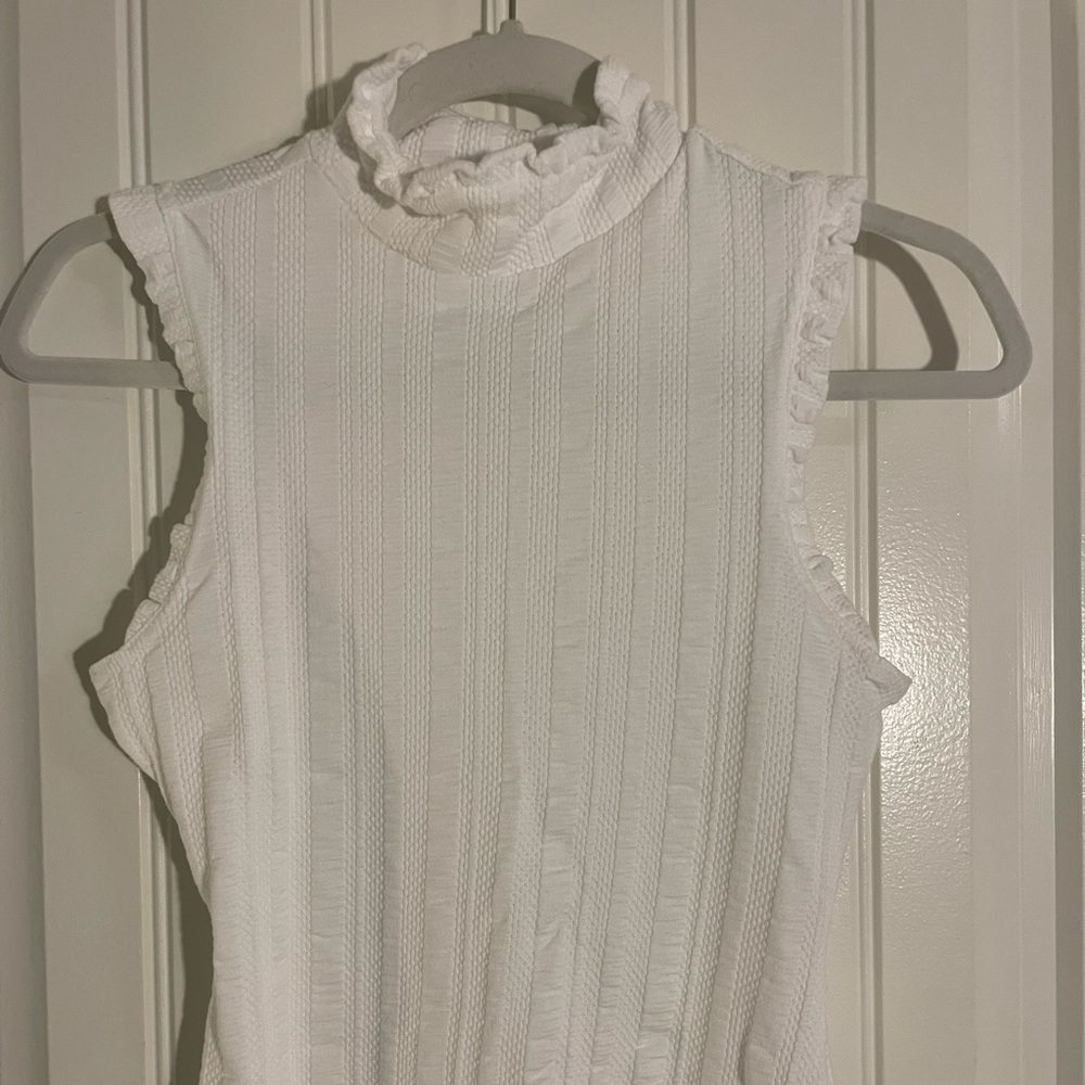 Mockneck sleeveless Guess top